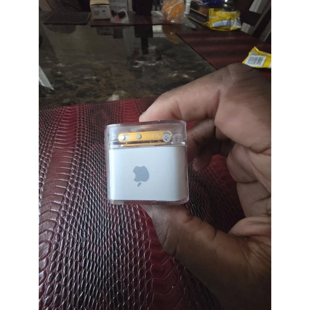 Apple iPod Shuffle 2GB Gold (4th Gen) MC749LL/A - Brand New Never Used